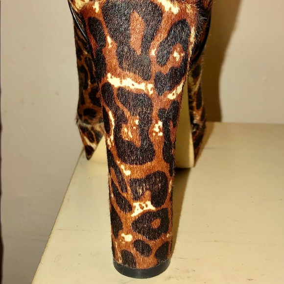 Michael Kors Leopard Print Booties. Size 9 - Picture 6 of 7